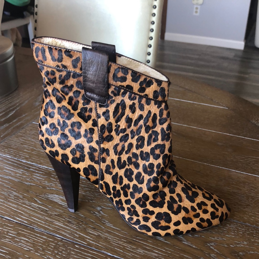 Ella Moss, Benny Stle, Leopard Boot